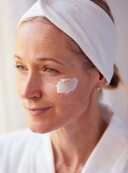 La Clinica Moisture Cream LA CLINICA Age Reversal Caviar & Pearl Repair Facial Moisture Cream **Pre Order**
